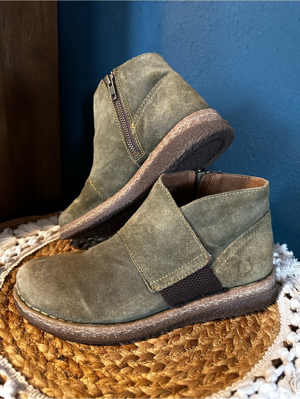 Born Tora’s Women’s Suede Ankle Booties - Picture 2 of 7